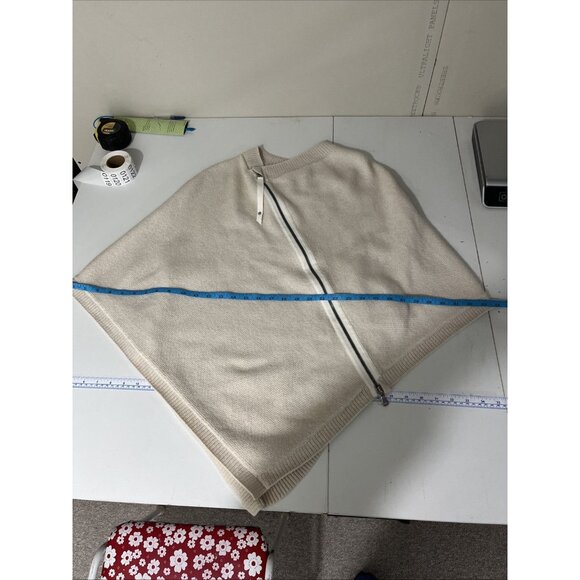 Lululemon On The Go Soft Cream-Coloured Poncho One Size - Picture 9 of 11
